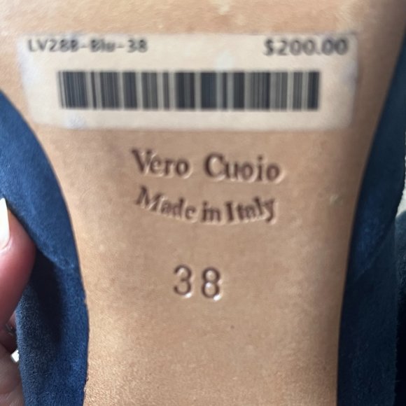 RARE FIND- Vintage Authentic Italian Blue Suede T-Strap Heels - Picture 4 of 4